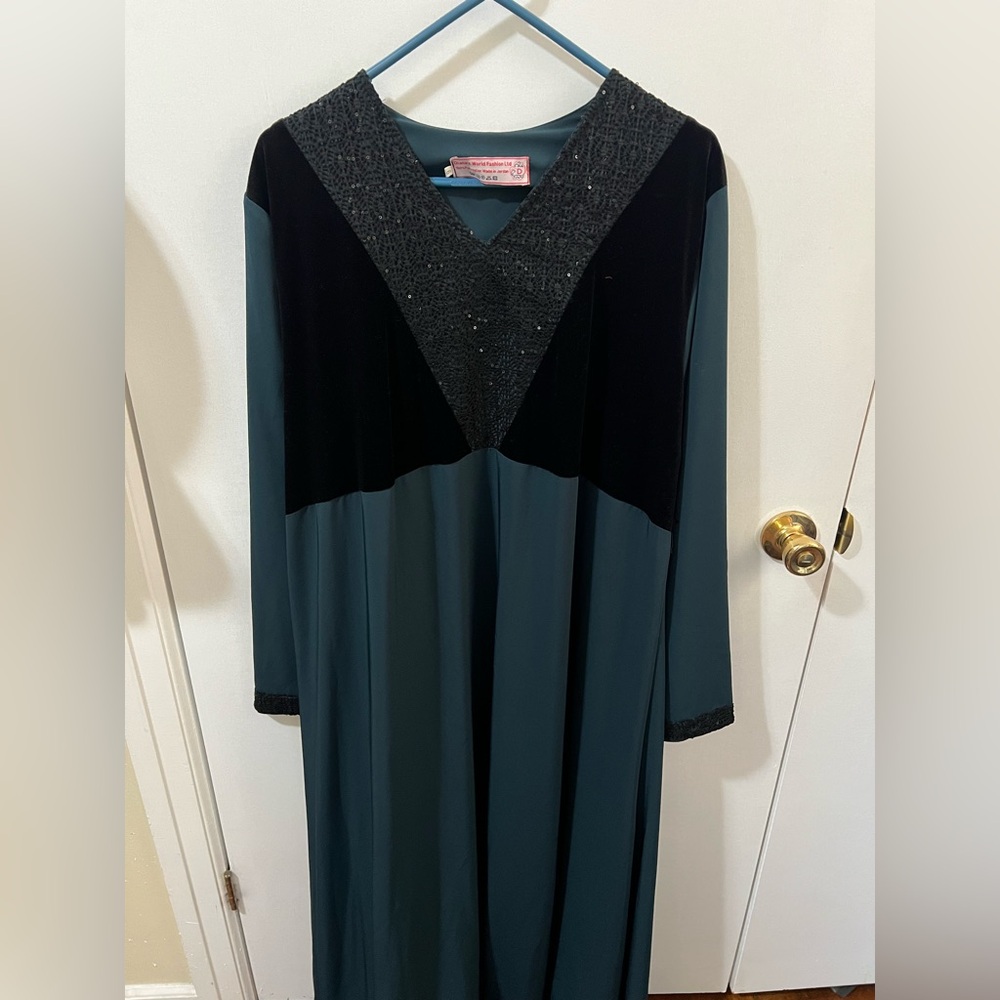 Elegant Black and Green Women's Dress / Abaya